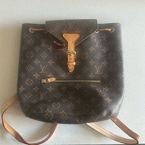 Used Louis bag! In great shape.